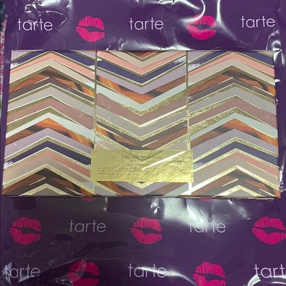 TARTE “CLAY PLAY MUST-HAVE” EYE AND CHEEK PALETTE - Picture 8 of 9